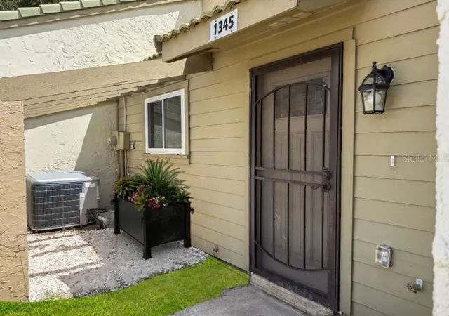Photo 3 of Townhouse for sale at 1345 Winter Green Wy, Winter Garden, FL 34787 | MLS# O6436146 | Listing updated on 2026-08-29