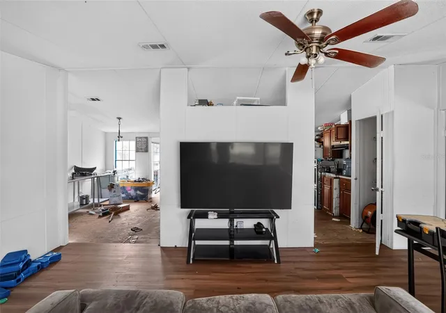 4th image of 8351 Ne 106Th St, Bronson, FL 32621 | MLS# TB8541916