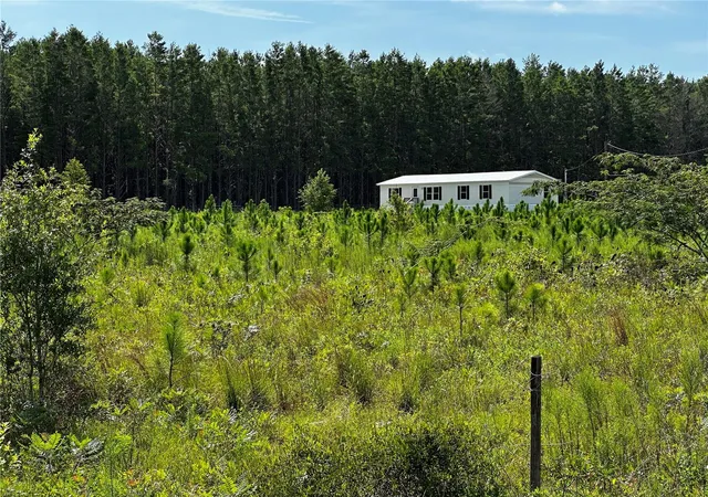 Photo 5 of Manufactured home for sale at 7351 NE 106th Terrace, Bronson, FL 32621 | MLS# OM730963 | Listing updated on 2026-09-01