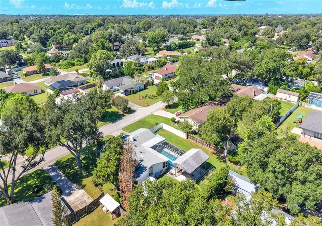 Photo 4 of Single family home for sale at 1722 Dooley Ln, Lakeland, FL 33813 | MLS# L4964518 | Listing updated on 2026-09-05