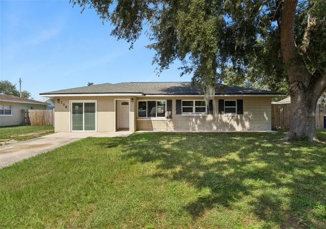 Photo 1 of Single family home for sale at 108 Alexandria Ave, Minneola, FL 34715 | MLS# O6436156 | Listing updated on 2026-09-08