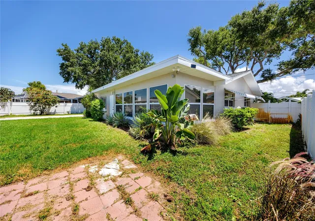 2nd image of 1744 Harbor Cir E, Largo, FL 33770 | MLS# TB8541926