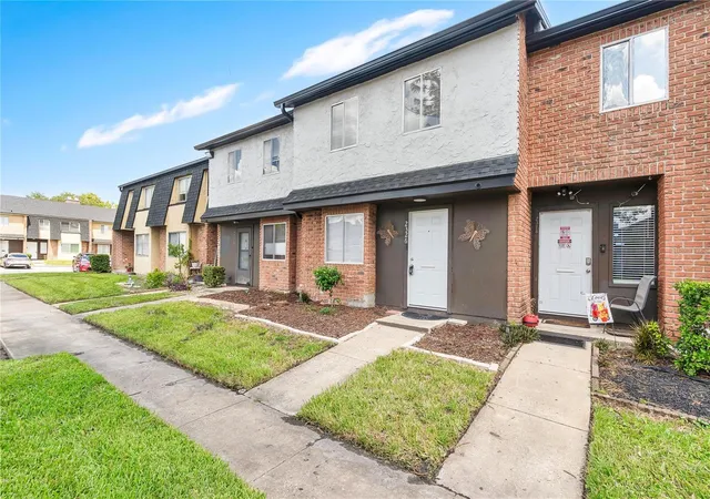 Photo 2 of Condo for sale at 2326 Huntington Green Ct #4, Orlando, FL 32839 | MLS# O6436164 | Listing updated on 2026-08-29