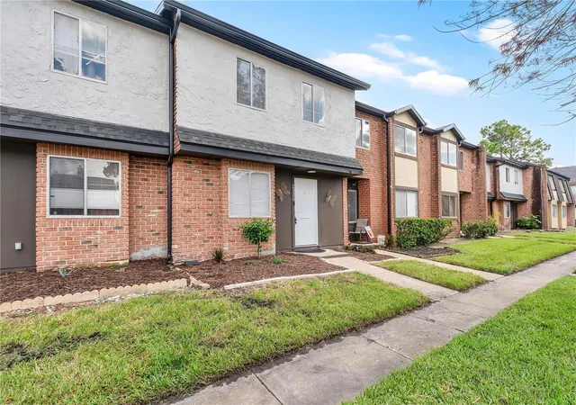 Photo 3 of Condo for sale at 2326 Huntington Green Ct #4, Orlando, FL 32839 | MLS# O6436164 | Listing updated on 2026-08-29