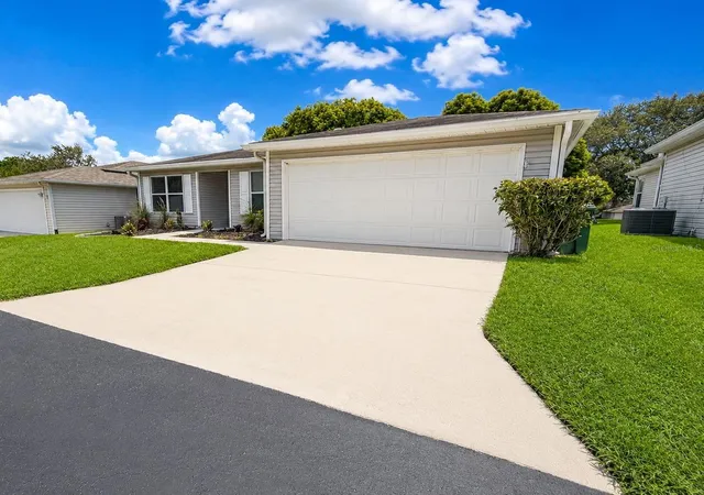 4th image of 29204 Princeville Dr, San Antonio, FL 33576 | MLS# TB8541934