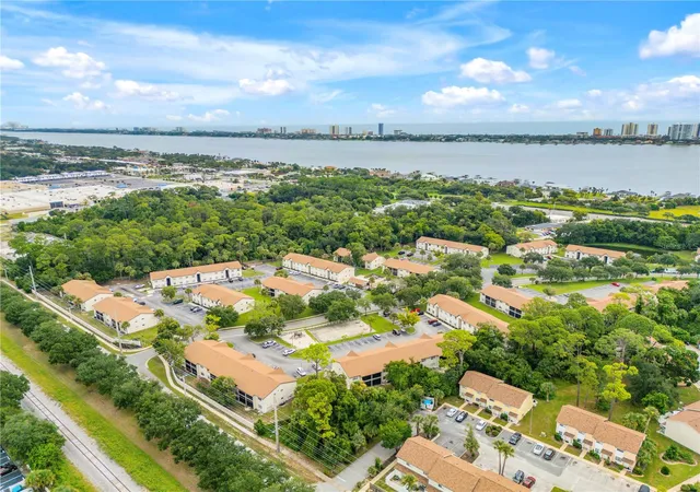 4th image of 430 Banana Cay Dr, South Daytona, FL 32119