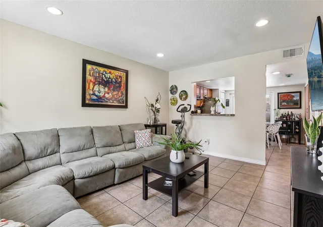 Photo 3 of Townhouse for sale at 12063 Tift Cir, Orlando, FL 32826 | MLS# O6436182 | Listing updated on 2026-10-04