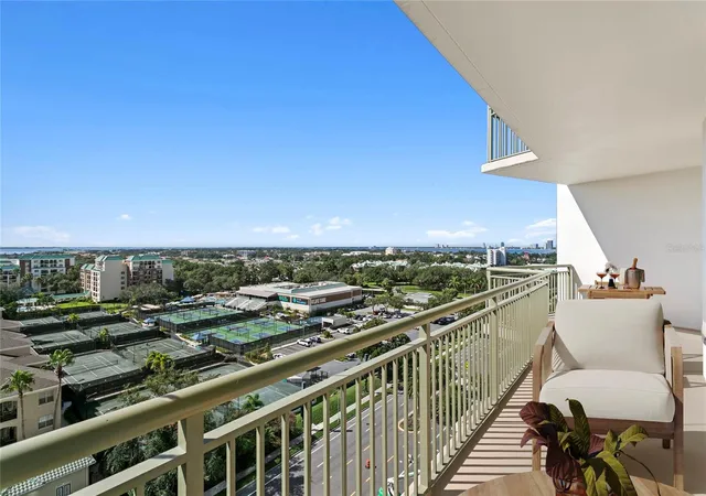 Photo 3 of Condo for sale at 450 Knights Run Ave #1004, Tampa, FL 33602 | MLS# TB8541957 | Listing updated on 2026-09-29