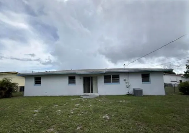 2nd image of 904 Se Hall St, Stuart, FL 34994 | MLS# O6436214