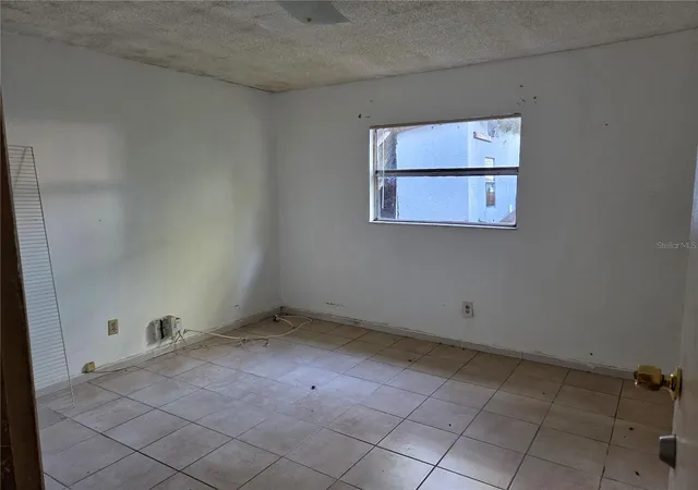 Listing Photo 4 - Condo for sale in building located at 913 E 22Nd Ave, Tampa, FL 33605 - Unit #A/B