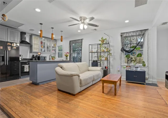 2nd image of 816 E Jefferson St, Orlando, FL 32801 | MLS# O6436220