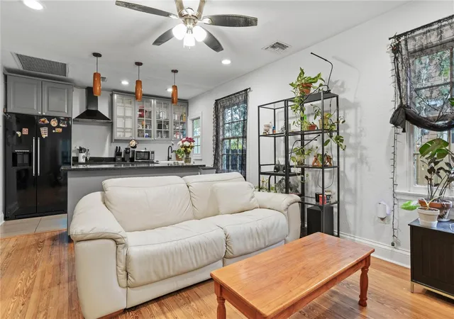 5th image of 816 E Jefferson St, Orlando, FL 32801 | MLS# O6436220
