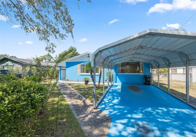 Photo 3 of Single family home for sale at 1118 SE 19th Street, Gainesville, FL 32641 | MLS# GC542970 | Listing updated on 2026-10-02