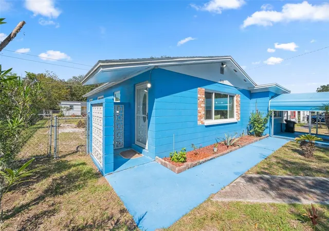 Photo 4 of Single family home for sale at 1118 SE 19th Street, Gainesville, FL 32641 | MLS# GC542970 | Listing updated on 2026-10-02