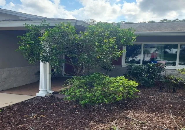 Photo 2 of Sale Pending at 9039 Briarwood Dr, Seminole, FL 33772 | MLS# G5116912 | Listing updated on 2026-08-27
