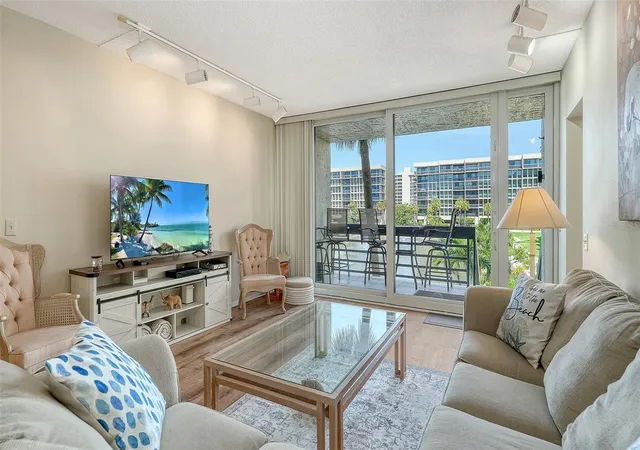 Photo 3 of Condo for sale at 1095 Gulf Of Mexico Dr #104, Longboat Key, FL 34228 | MLS# A4703921 | Listing updated on 2026-10-04