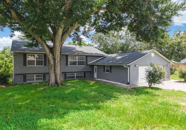 Photo 2 of Single family home for sale at 2614 Crest Dr, Haines City, FL 33844 | MLS# S5156220 | Listing updated on 2026-08-28
