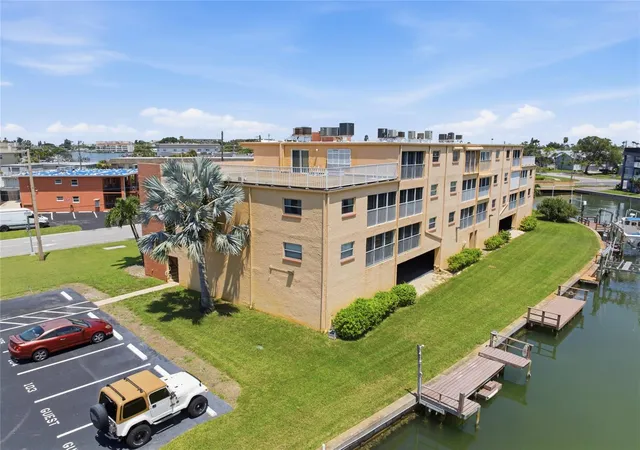 2nd image of 175 116th Ave #206, Treasure Island, FL 33706 | MLS# TB8542029