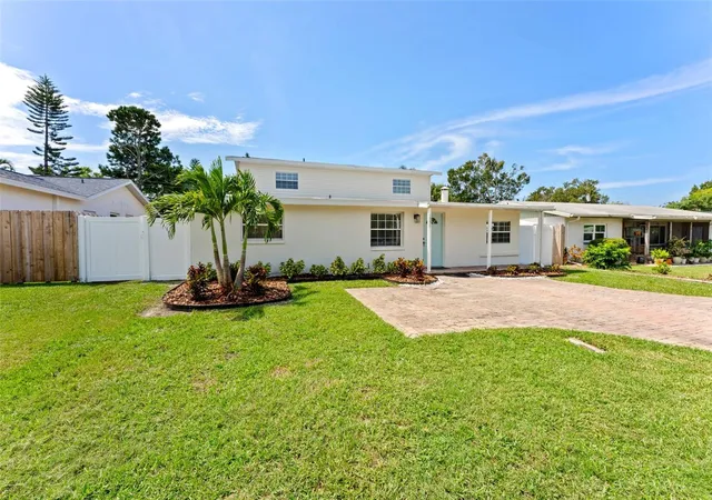 Photo 3 of Single family home for sale at 3298 21St Ave Sw, Largo, FL 33774 | MLS# TB8542054 | Listing updated on 2026-09-30