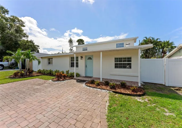 Photo 4 of Single family home for sale at 3298 21St Ave Sw, Largo, FL 33774 | MLS# TB8542054 | Listing updated on 2026-09-30