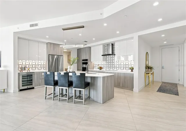Photo 3 of Condo for sale at 301 Quay Cmns #1410, Sarasota, FL 34236 | MLS# TB8542058 | Listing updated on 2026-09-28