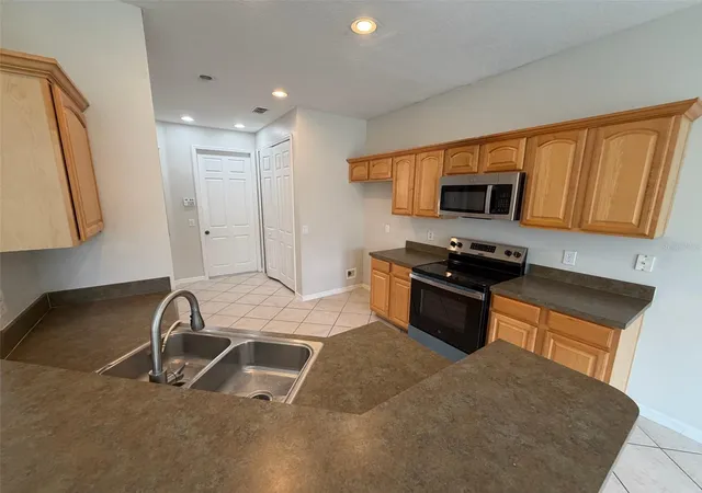 Photo 3 of Townhouse for sale at 7530 Cranes Crk Ct, Winter Park, FL 32792 | MLS# O6436269 | Listing updated on 2026-09-01