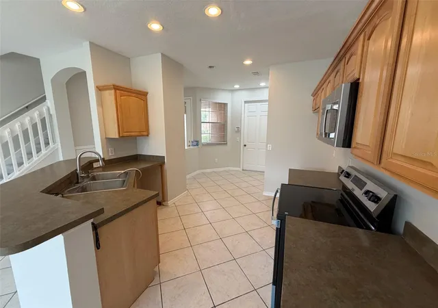 Photo 4 of Townhouse for sale at 7530 Cranes Crk Ct, Winter Park, FL 32792 | MLS# O6436269 | Listing updated on 2026-09-01