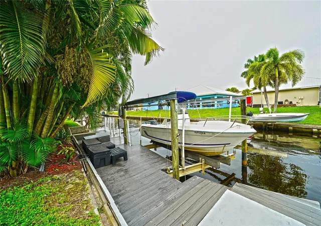 Photo 4 of Single family home for sale at 7228 Reymoor Dr, North Fort Myers, FL 33917 | MLS# C7529934 | Listing updated on 2026-08-25