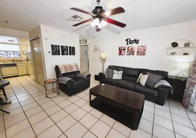 2nd image of 2210 Vista Del Sol Cir #502, Lutz, FL 33558 | MLS# W7888876
