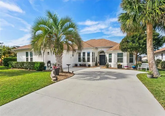 Photo 1 of Sale Pending at 17 Collington Ct, Palm Coast, FL 32137 | MLS# FC320943 | Listing updated on 2026-09-06