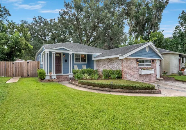 Photo 3 of Single family home for sale at 1819 Lake Sue Dr, Orlando, FL 32803 | MLS# TB8542102 | Listing updated on 2026-09-15