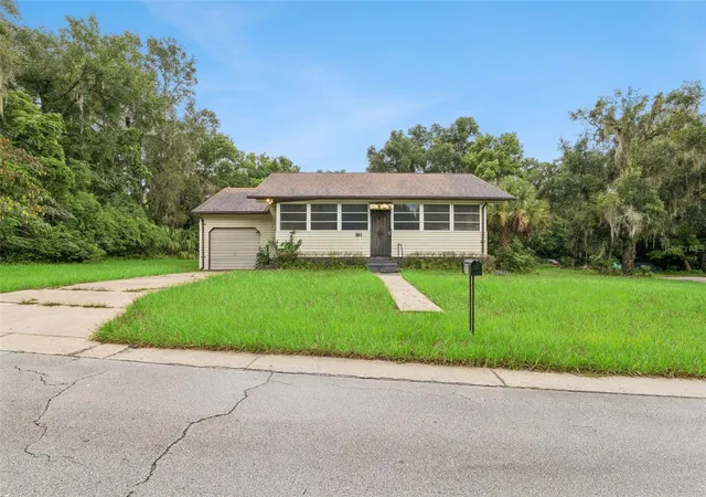 Photo 3 of Single family home for sale at 381 W Ohio Ave, Lake Helen, FL 32744 | MLS# O6436293 | Listing updated on 2026-09-29