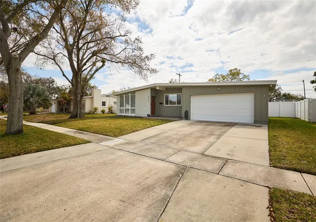 Photo 3 of Single family home for sale at 3312 Nakora Dr, Tampa, FL 33618 | MLS# TB8542108 | Listing updated on 2026-09-01