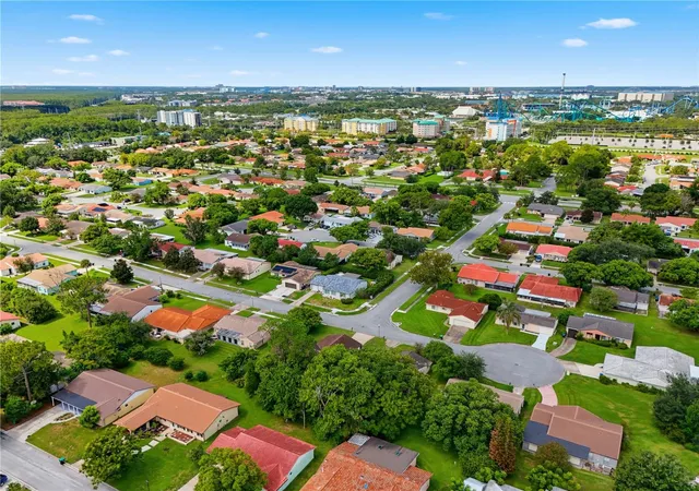Photo 2 of Single family home for sale at 10702 William Tell Dr, Orlando, FL 32821 | MLS# O6436301 | Listing updated on 2026-10-02