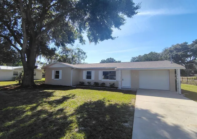 Single family home for sale at 904 Hickory Ave, FRUITLAND PARK, FL 34731 | MLS# G5116920
