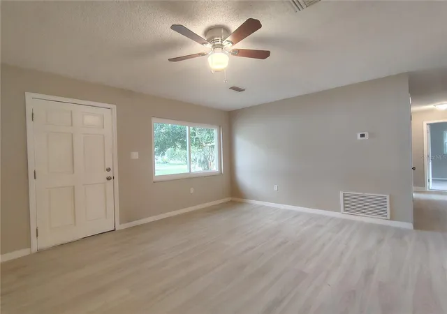 Photo 3 of Single family home for sale at 904 Hickory Ave, Fruitland Park, FL 34731 | MLS# G5116920 | Listing updated on 2026-09-21