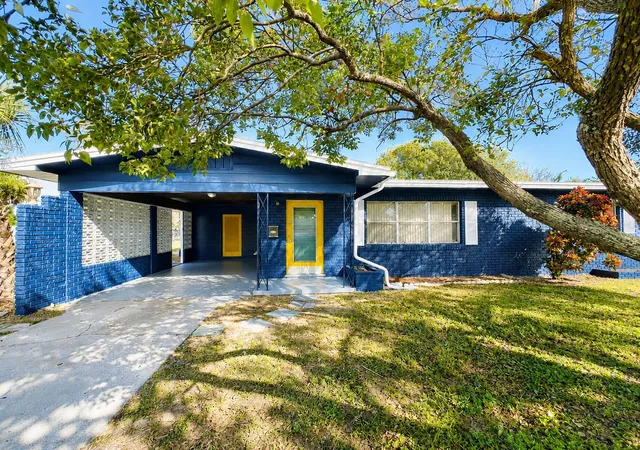 Photo 1 of Single family home for sale at 501 Avenue G Se, Winter Haven, FL 33880 | MLS# O6436311 | Listing updated on 2026-08-31