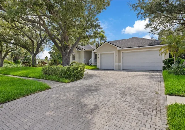 3rd image of 2706 Skimmer Point Dr S, Gulfport, FL 33707 | MLS# TB8542125