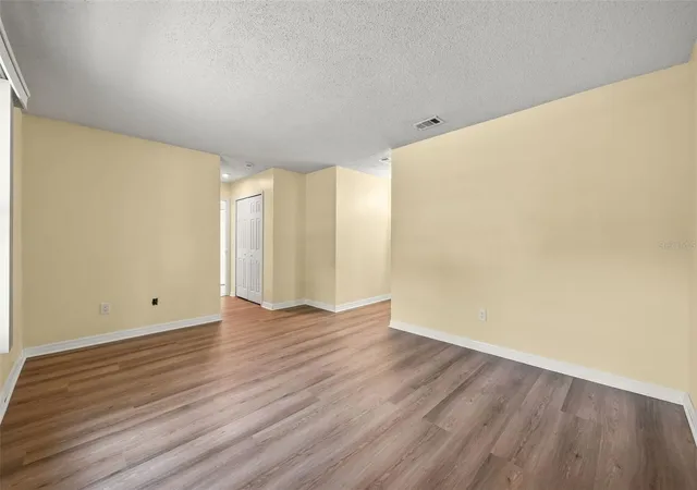 Photo 2 of Single family home for sale at 2808 Tamarack Trl, Apopka, FL 32703 | MLS# O6436316 | Listing updated on 2026-09-30
