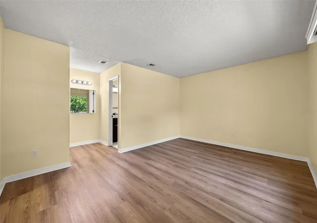 Photo 4 of Single family home for sale at 2808 Tamarack Trl, Apopka, FL 32703 | MLS# O6436316 | Listing updated on 2026-09-30