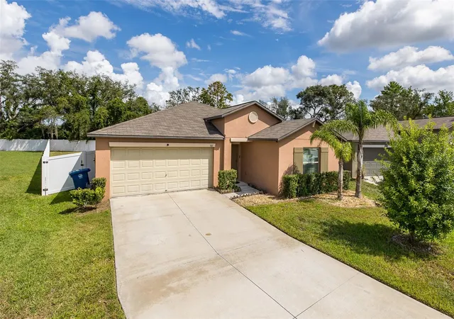 Photo 3 of Single family home for sale at 518 Argyll Dr, Spring Hill, FL 34609 | MLS# W7888880 | Listing updated on 2026-09-05