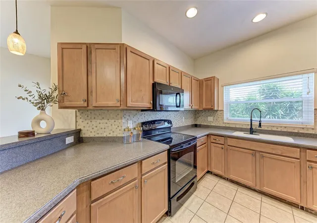 5th image of 1510 Grantham Dr, Sarasota, FL 34234 | MLS# A4703943