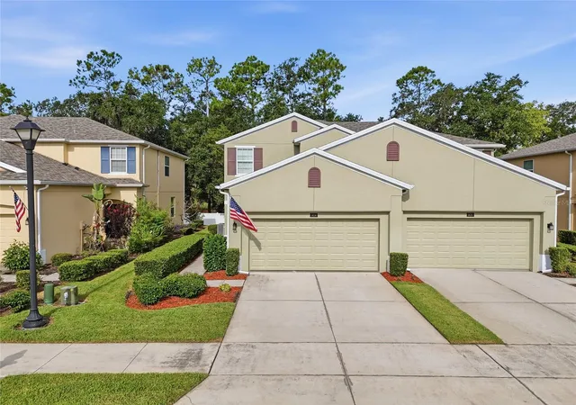 Photo 2 of Townhouse for sale at 1424 Scarlet Oak Loop, Winter Garden, FL 34787 | MLS# O6436325 | Listing updated on 2026-08-28