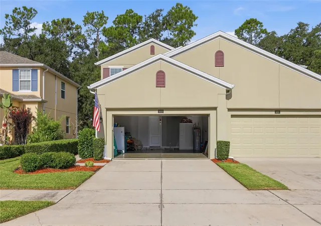 Photo 3 of Townhouse for sale at 1424 Scarlet Oak Loop, Winter Garden, FL 34787 | MLS# O6436325 | Listing updated on 2026-08-28