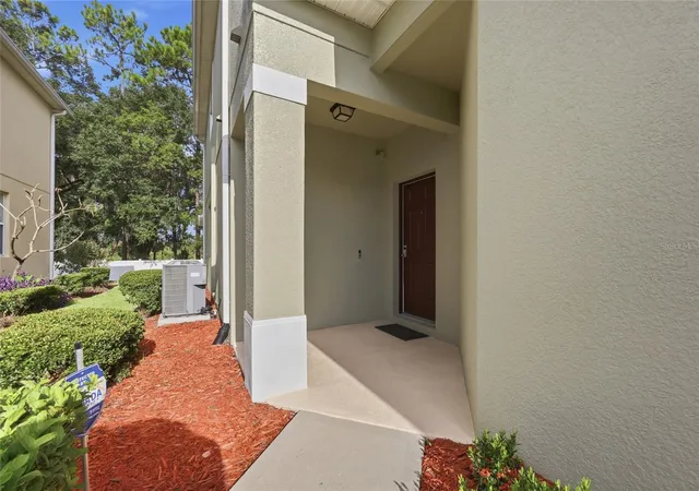 Photo 4 of Townhouse for sale at 1424 Scarlet Oak Loop, Winter Garden, FL 34787 | MLS# O6436325 | Listing updated on 2026-08-28
