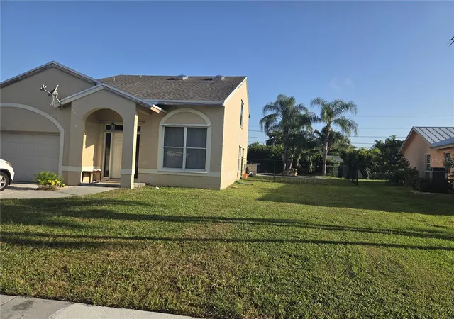 Photo 3 of Single family home for sale at 1023 Nw 6th Avenue, Boynton Beach, FL 33426 | MLS# O6436328 | Listing updated on 2026-10-08