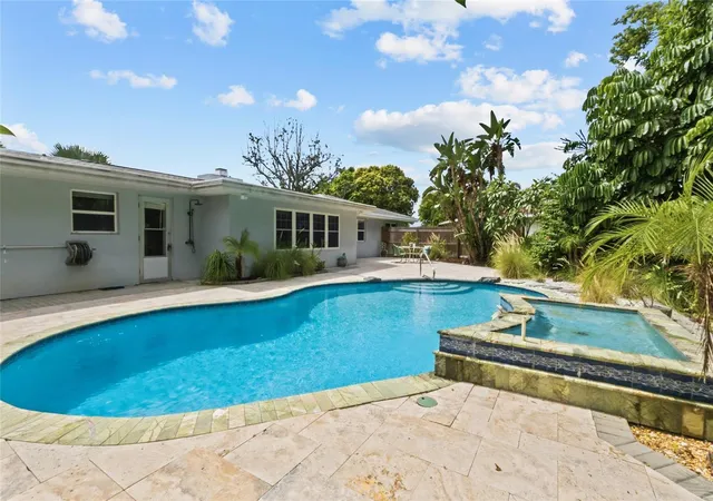 Photo 4 of Single family home for sale at 3536 Jaffa Dr, Sarasota, FL 34239 | MLS# N6145472 | Listing updated on 2026-09-30