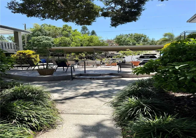 Listing Photo 4 - Condo for sale in building located at 450 32Nd Ave N, St. Petersburg, FL 33704 - Unit #107W