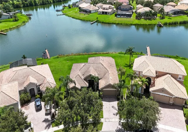 Photo 4 of Single family home for sale at 3553 Somerset Cir, Kissimmee, FL 34746 | MLS# O6436346 | Listing updated on 2026-09-05