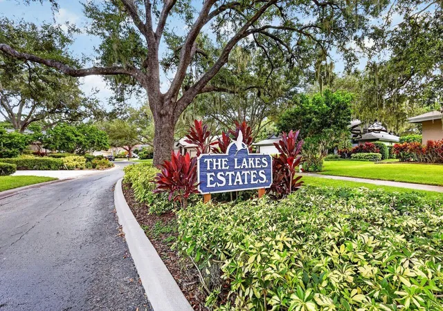 Photo 3 of Single family home for sale at 4395 Oak View Dr, Sarasota, FL 34232 | MLS# A4703959 | Listing updated on 2026-10-04
